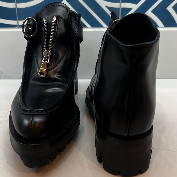 Prada Booties, worn twice. Brand new! - Picture 4 of 6